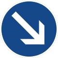 rundes Schild mit weißem, diagonal nach rechts unten zeigendem Pfeil auf blauem Grund
