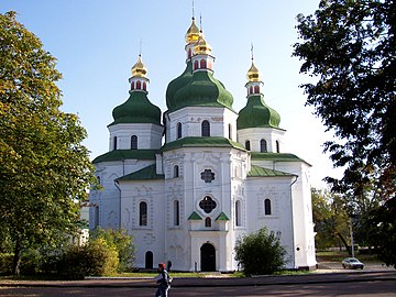 聖尼古拉斯大教堂（英語：St. Nicholas Cathedral, Nizhyn）、涅任，它是烏克蘭最早的巴洛克建築之一（1653年）