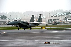 F-15C Eagles из 142-го истребительного авиационного крыла Национальной гвардии штата Орегон на базе национальной гвардии Портленд в 2010 году.