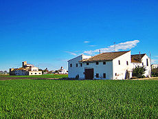 Març (1): Vista de l'Horta Nord, al terme d'Almàssera, amb les alqueries i masies típiques d'aquesta comarca