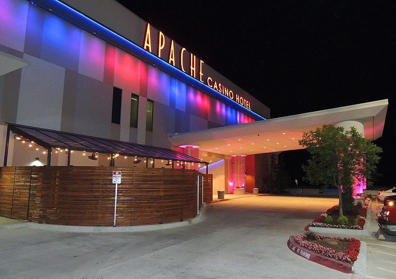 Fitxategi:Apache Casino Entrance.jpg