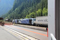 Double traction de locomotives de Lokomotion : une Siemens ES 64 F4 et une Traxx