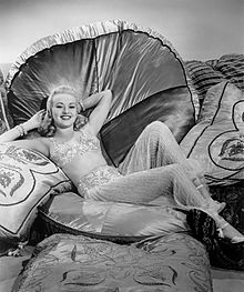 Betty Grable (1543678343).jpg