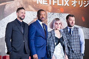 Immagine Bright Japan Premiere Red Carpet- David Ayer, Will Smith, Noomi Rapace & Joel Edgerton (38627429765).jpg.