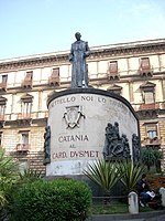 Monument dédié au cardinal Dusmet sur la place San Francesco d'Assisi à Catane