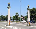 Le colonne con i fanali.