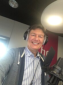 Dieter Voss moderiert im hr4-Studio Kassel