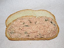 Бутерброд с ветчиной и салатом (39117585832) .jpg