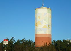 Jarlabergs vattentorn med målningar av Pallarp.