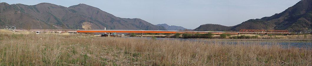 下流側から見た旧冠着橋（写真右が西の方角）