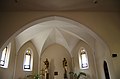 Interiér – polygonálně zakončený presbytář nového kostela inspirovaný původním gotickým stavem