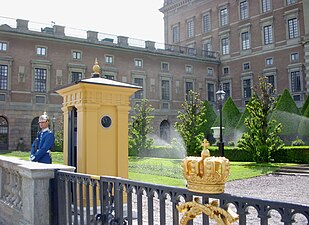 Logården och högvakten.