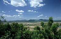 Cidade de Yola e as montanhas ao fundo