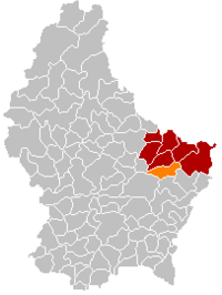 Map of Luxembourg with بیخ highlighted in orange, the district in dark grey, and the canton in dark red
