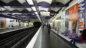 Paris Metro line 1 - Palais Royal - Musée du Louvre.jpg