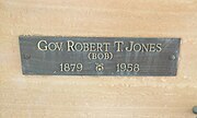 Crypt of Robert "Bob" Taylor Jones (1884–1958).