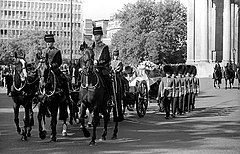 Pohřeb princezny Diany St James Park 1997.jpg