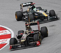 Lotus Renault GP följd av Team Lotus under Malaysias Grand Prix tidigare i år.
