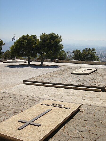 Archivo: Venizelos grave.JPG