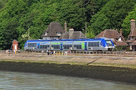 X 76500 - Basse-Normandie, op de dijk in de buurt van station Houlgate (2015).