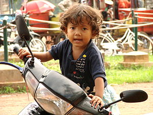 English: Cambodian child outside Angkor Wat te...