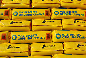 English: 25 kg bags of Blue Circle/Lafarge cement