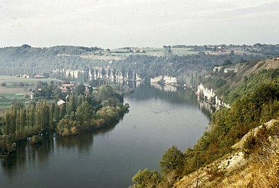 Le cingle de Limeuil (méandre de la Dordogne) en limite d'Alles-Sur-Dordogne (à gauche) et Limeuil.
