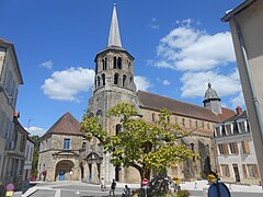 圣伯多禄-圣保罗大教堂（法语：Collégiale Saint-Pierre-Saint-Paul d'Évaux-les-Bains）