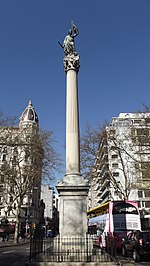 Estatua de la Libertad (tomada desde la calle) Plaza Libertad - Av. 18 de Julio.JPG