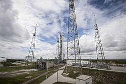 AsiaSat 6 ja Falcon 9 laukaisualustalla 6. syyskuuta 2014.