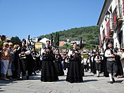 Banda de gaitas de Cea desfilando.