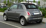 A Fiat 500 (2007) convertible de perfil ríxido fixo