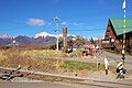 第3甲州街道踏切と鉄道神社。勾配標の位置が最高地点である。