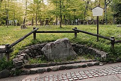 御殿山遺跡の碑