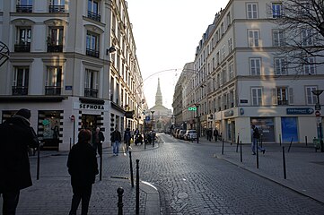 グルネル地区コメルス通りとサン＝ジャン＝バティスト・ド・グルネル教会 (Rue du Commerce et l'église Saint-Jean-Baptiste de Grenelle.)