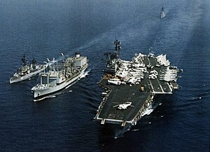 RFA Olna (A123) benzinumante USS Forstan (CV-59) kaj destrojeron 1978