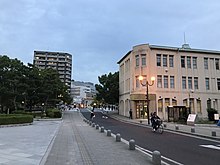 広島平和記念公園レストハウスと元安橋（広島県広島市）