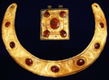Сармато-парфянское золотое ожерелье и амулет, II век нашей эры. Находится в Художественном фонде Тамойкина