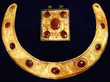 A 2nd century AD Sarmatian-Parthian gold necklace and amulet from the Black Sea region. Samartian-Persian necklace and amulet.png