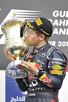 Photo de Sebastian Vettel sur le podium à Barheïn