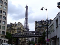 Ligne 6 du métro, vue depuis la rue Saint-Charles.