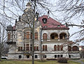 Villa Hirsch mit Nebengebäuden, Gartenanlage und Einfriedung