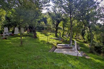 Поглед на селските гробишта