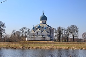 Краєвид Покровську церкву (квітень 2018 року)