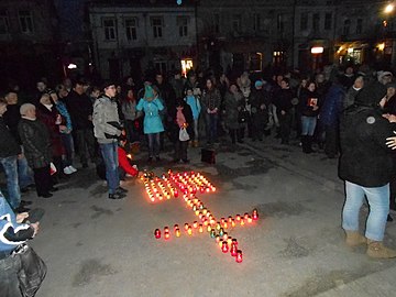 Поминальні свічки від дрогобичан в спомин душ людей, вбитих на Євромайдані.