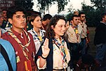 Fahnengruß von Pfadfindern verschiedener Nationalitäten beim 10th World Scout Moot 1996