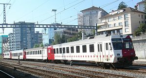 Trajno de TPF en stacidomo Fribourg-Freiburg