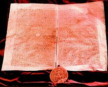 Старинный манускрипт с большой печатью с изображением короля