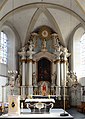 St. Nikolai Kirche, Blick auf den Hauptaltar mit Zelebrationsaltar und Ambo