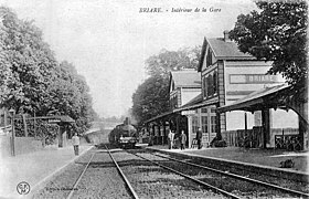 Gare et train de voyageurs.